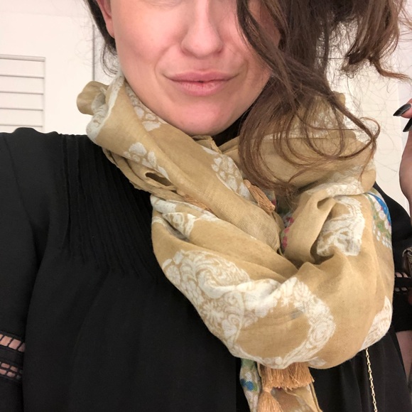 Incredible, Alexander McQueen looking scarf with tassels and multicolor scarf! - Picture 7 of 15